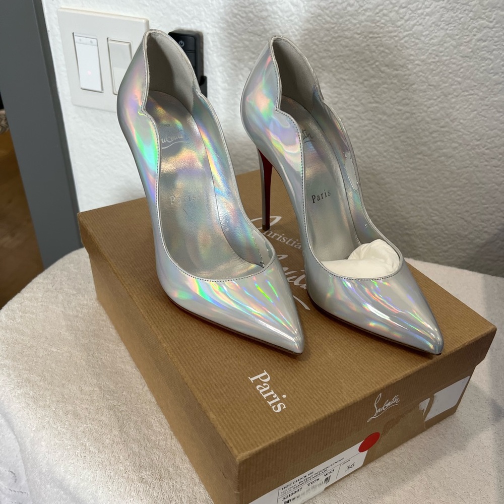BNIB Christian Louboutin 100